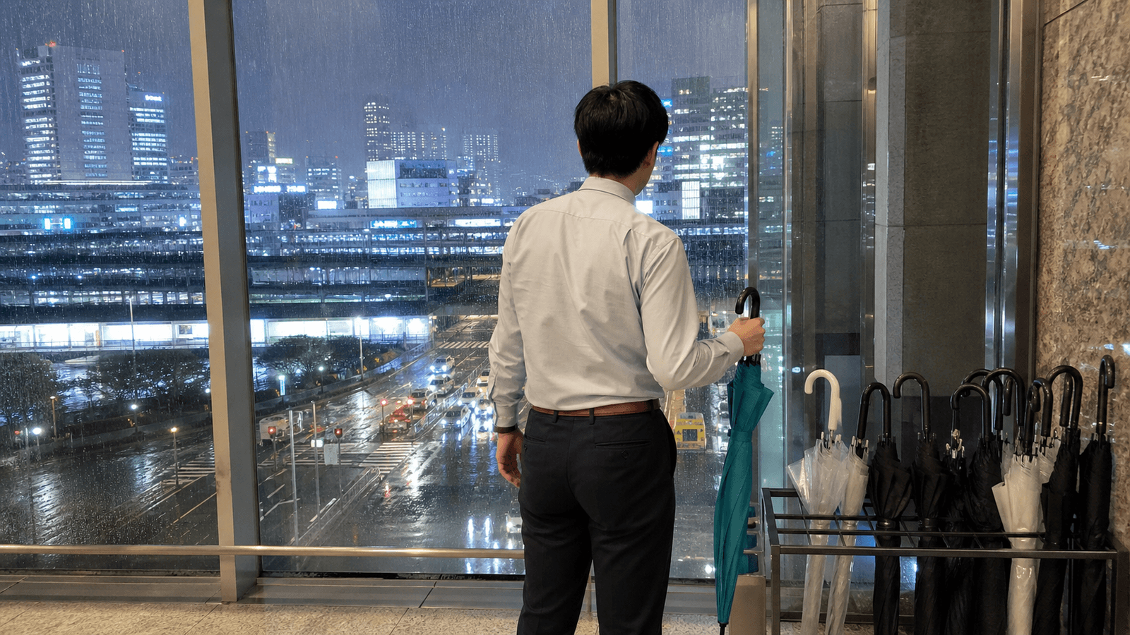 2026年版|会社帰りの急な雨対策、これだけ知ればもう濡れない!3つの秘策と傘シェアの活用術