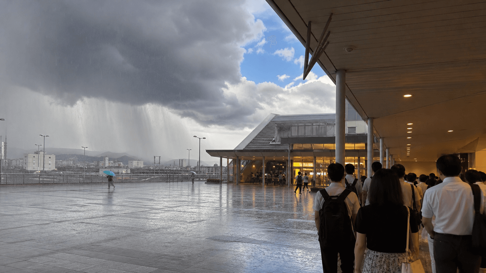 【2026年版】ゲリラ豪雨 傘対策はこれで万全!急な豪雨から身を守る15のチェックリストと裏ワザ