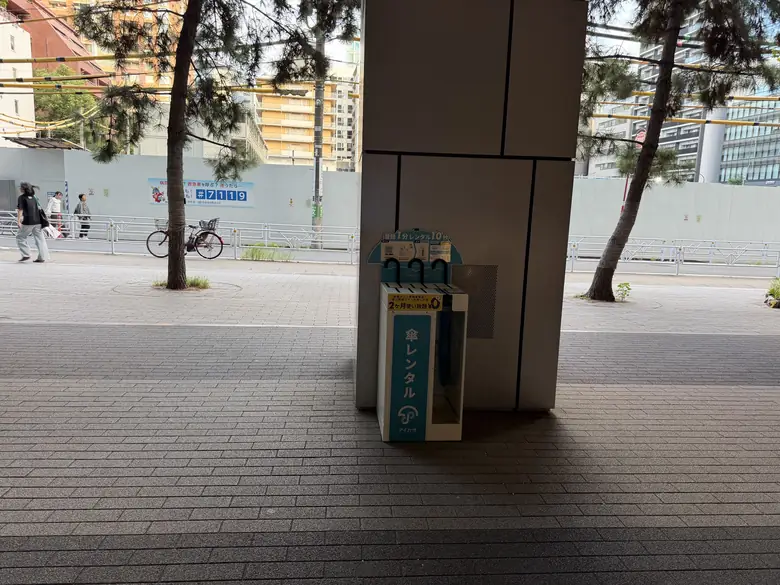 渋谷キャスト 1階 エスカレーター付近の傘立て
