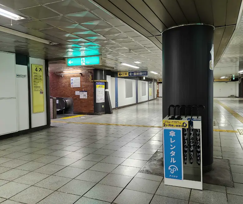 東京メトロ 有楽町線 銀座一丁目駅 3番出口付近の傘立て