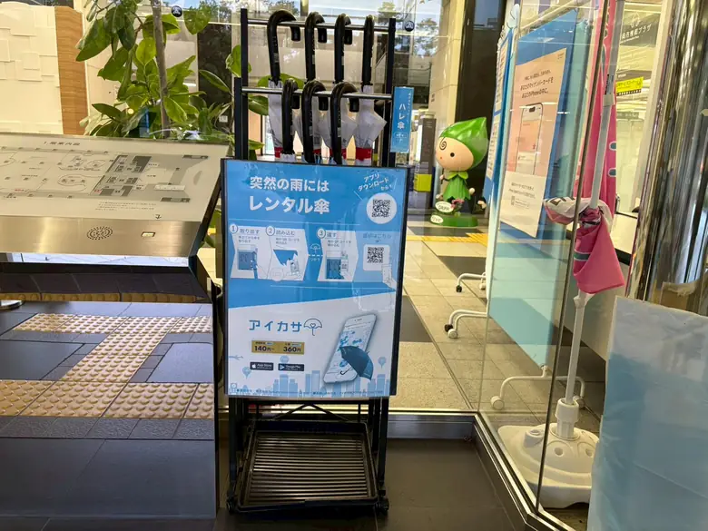 福岡市役所 本庁舎 正面出入口の傘立て