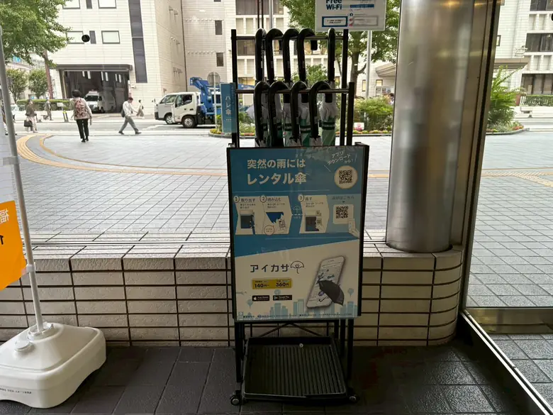 福岡市役所 本庁舎 A棟側 出入口の傘立て