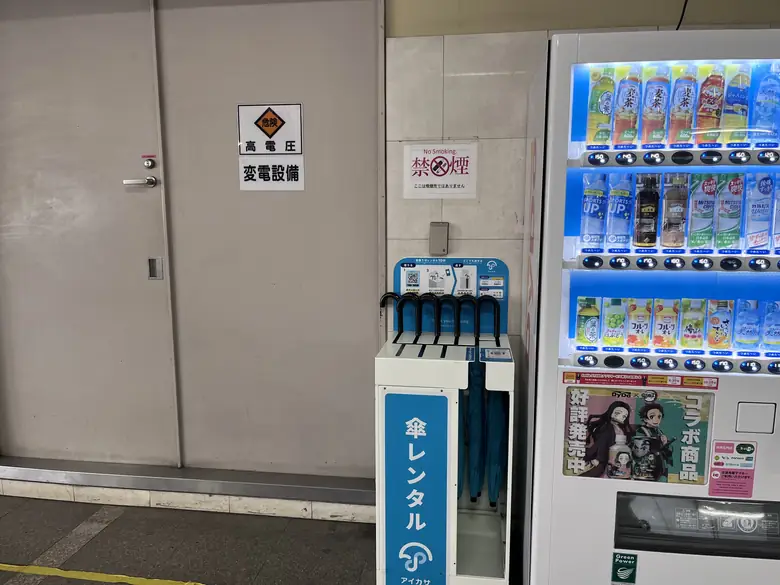 多摩都市モノレール 立川北駅 JR方面 出入口付近の傘立て
